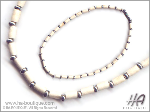 Collier de perles - Bead necklace - Modle